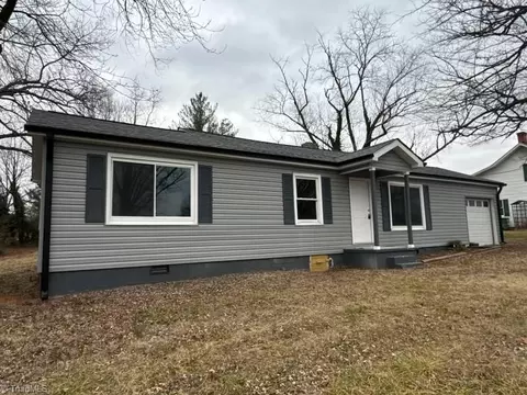 110 Westview Dr, King, NC 27021