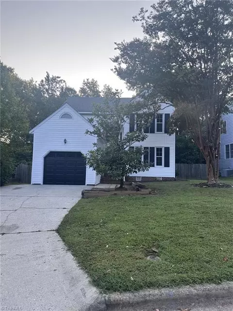 4 Creekstone Ct, Greensboro, NC 27407