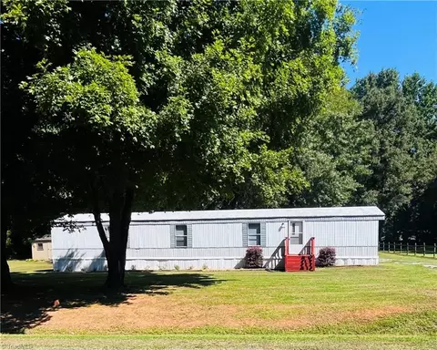 290 Garden Dr, Lexington, NC 27292