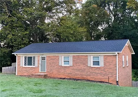 124 Center Cir, Mocksville, NC 27028