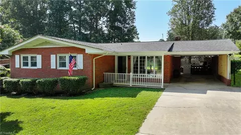 402 Twain Dr, Asheboro, NC 27203