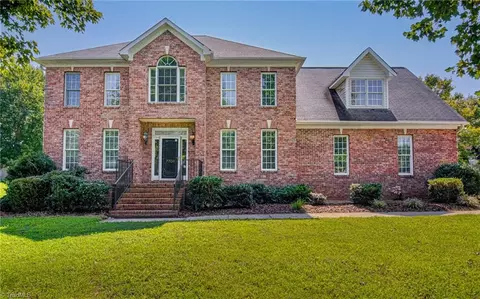 7706 Tall Meadows Dr, Kernersville, NC 27284