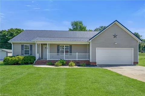 104 Garwood Ave, Boonville, NC 27011