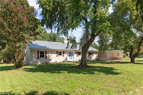 911 Foxfire Rd, Asheboro, NC 27205