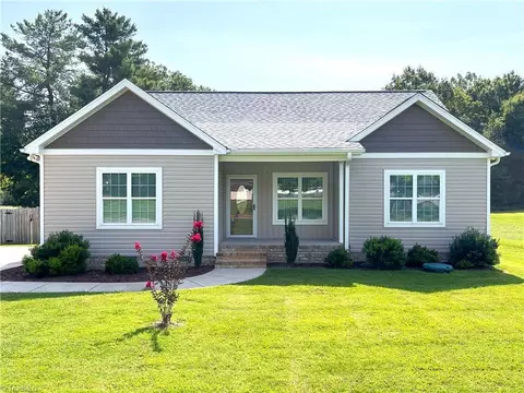 105 12th Ave N, Mayodan, NC 27027