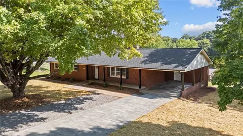 213 Greystone Dr, King, NC 27021