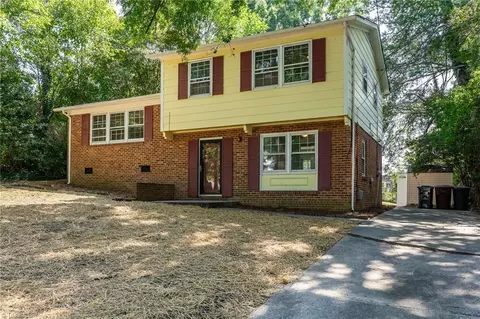 821 Daleview Pl, Greensboro, NC 27406