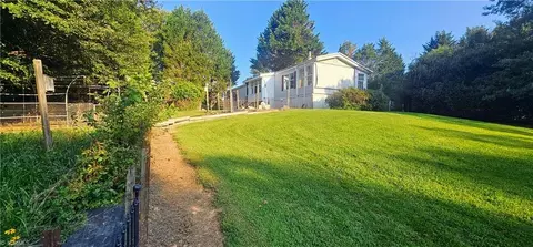 245 Cedar Gate Ln, Mount Airy, NC 27030