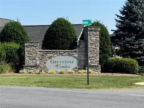 113 Greystone Ln, Mount Airy, NC 27030