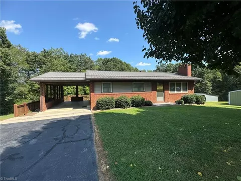 2038 Hunting Creek Rd, North Wilkesboro, NC 28659