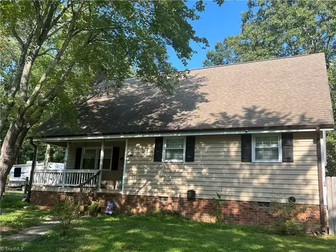 106 Azalea Dr, Randleman, NC 27317