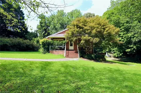 3401 Herron Pt, High Point, NC 27265