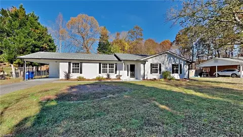 5867 Millstone Ln, Pfafftown, NC 27040