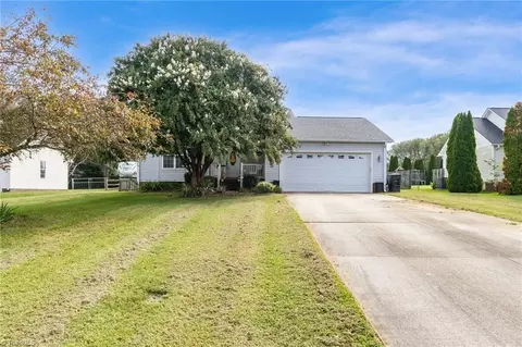 102 Chasse Ct, Cleveland, NC 27013