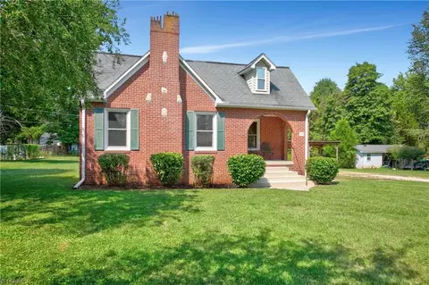 Exterior - 925 Sunset Dr, Salisbury, NC 28147 photo 3 of 9