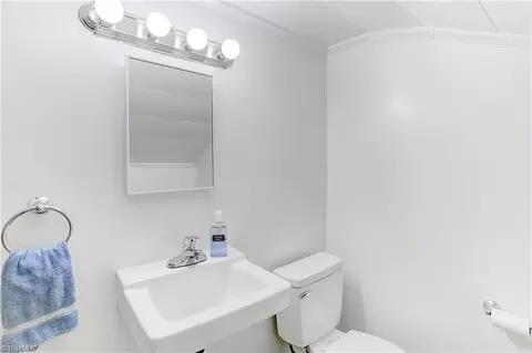 Bath - 925 Sunset Dr, Salisbury, NC 28147 photo 5 of 5