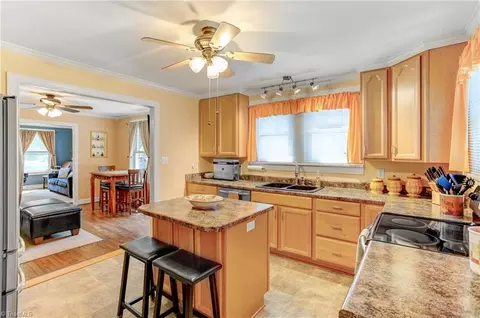 Kitchen - 925 Sunset Dr, Salisbury, NC 28147 photo 4 of 5