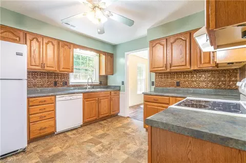 106 Oak Pointe Dr, King, NC 27021 photo 5