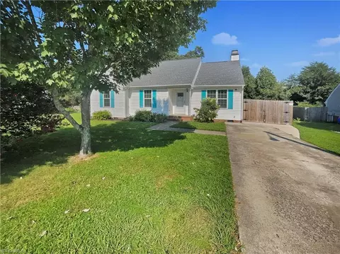 3003 Brookrun Dr, Jamestown, NC 27282