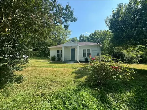 109 Canipe Ln, Jonesville, NC 28642