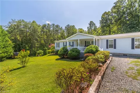 1050 Omar Ct, Walnut Cove, NC 27052