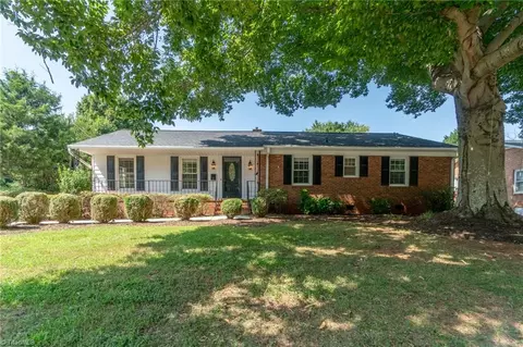 911 Pembroke Rd, Greensboro, NC 27408