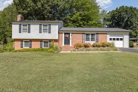 102 Valleyview Dr, King, NC 27021