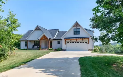 3646 Tot Hill Farm Rd, Asheboro, NC 27205