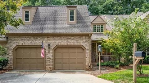 27 Sturbridge Ln, Greensboro, NC 27408