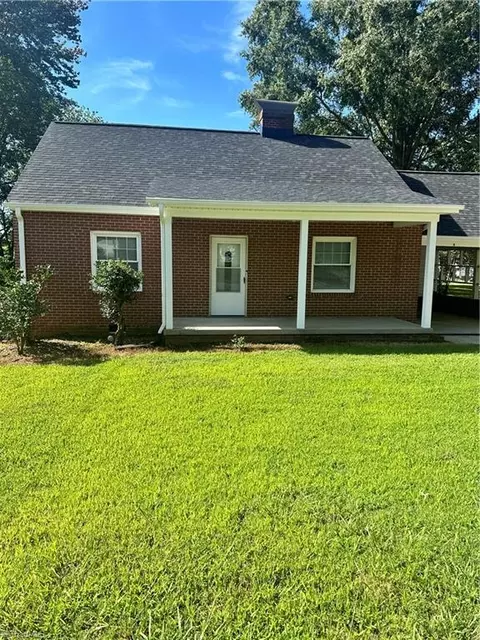 904 Church St, Eden, NC 27288
