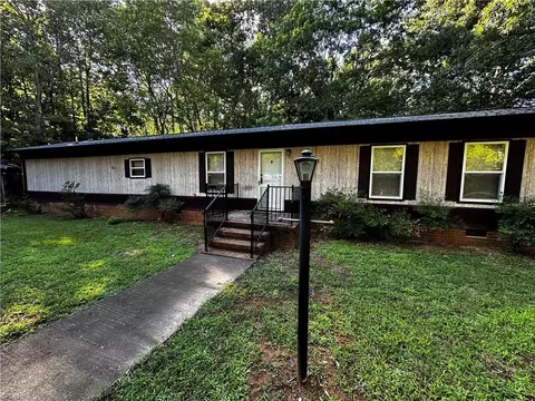 6243 Quail Hollow Dr, Pleasant Garden, NC 27313