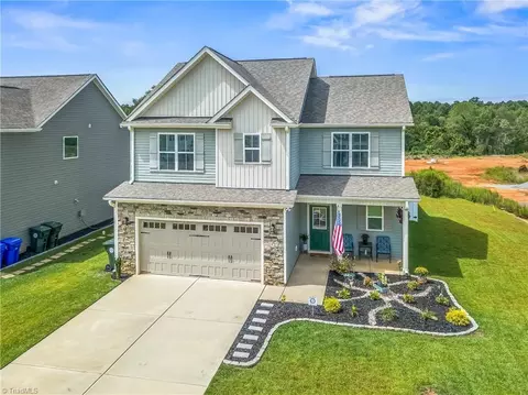 121 Campaign Dr, Mebane, NC 27302