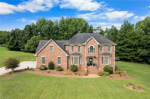 163 Vintage Cir, Thomasville, NC 27360