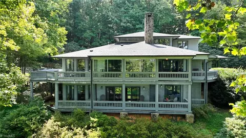 510 Berry Mountain Dr, Wilkesboro, NC 28697