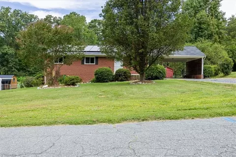 349 Croomcrest Rd, Asheboro, NC 27205