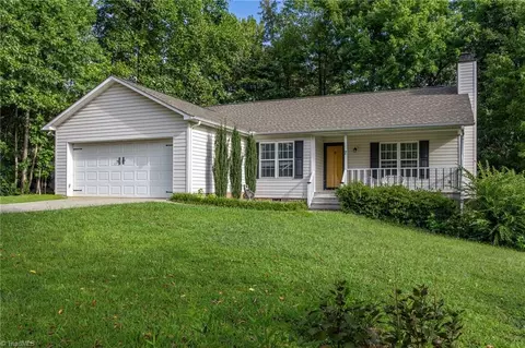 7 Meadow Lark Ln, Thomasville, NC 27360