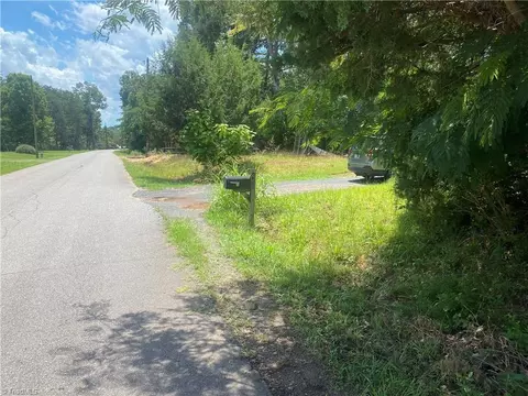 440 Martinwood Rd, Eden, NC 27288