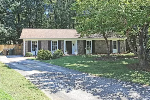 2 Winterton Ct, Greensboro, NC 27455