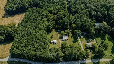 7012 Apple Mill Rd, Efland, NC 27243