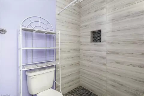 Bath - 4131 Skyview Ct, Trinity, NC 27370 photo 2 of 4