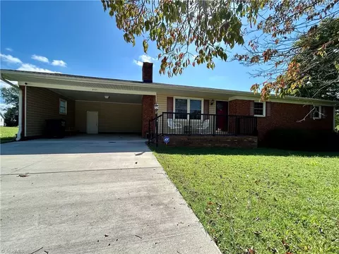 4131 Skyview Ct, Trinity, NC 27370