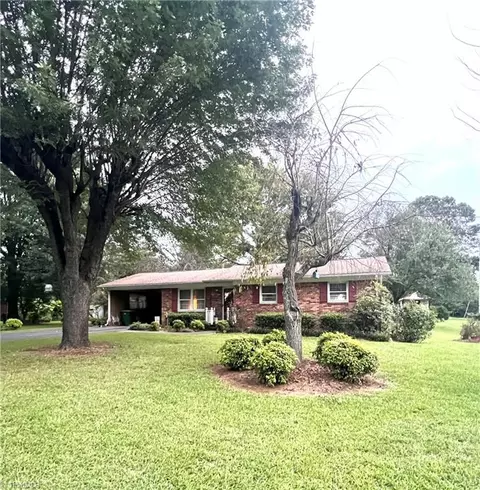 202 Hayes St, Boonville, NC 27011