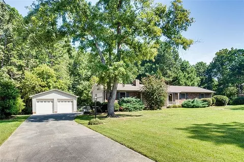 2052 Country Trl, Asheboro, NC 27205