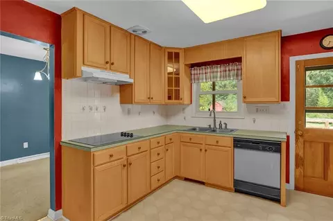 709 Summit Rd, High Point, NC 27265 photo 13