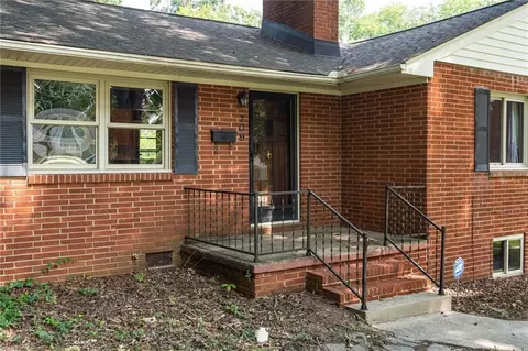 709 Summit Rd, High Point, NC 27265 photo 3