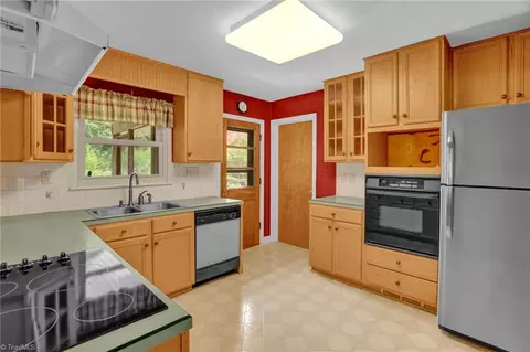 709 Summit Rd, High Point, NC 27265 photo 10