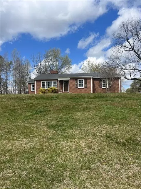 7327 Happy Hill Rd, Kernersville, NC 27284