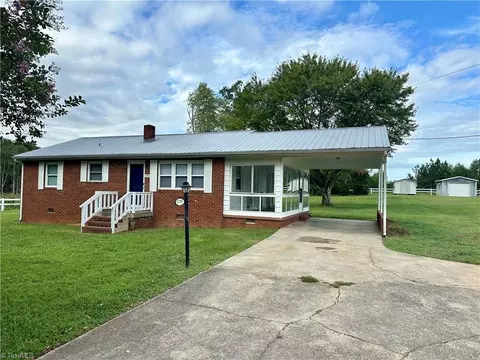 1785 Henley Country Rd, Randleman, NC 27317