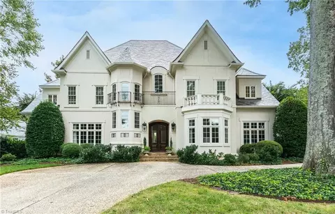807 Sunset Dr, Greensboro, NC 27408