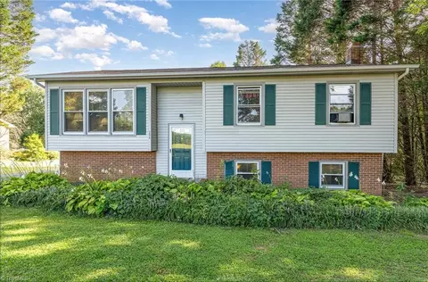 1876 Old Hollow Rd, Walkertown, NC 27051